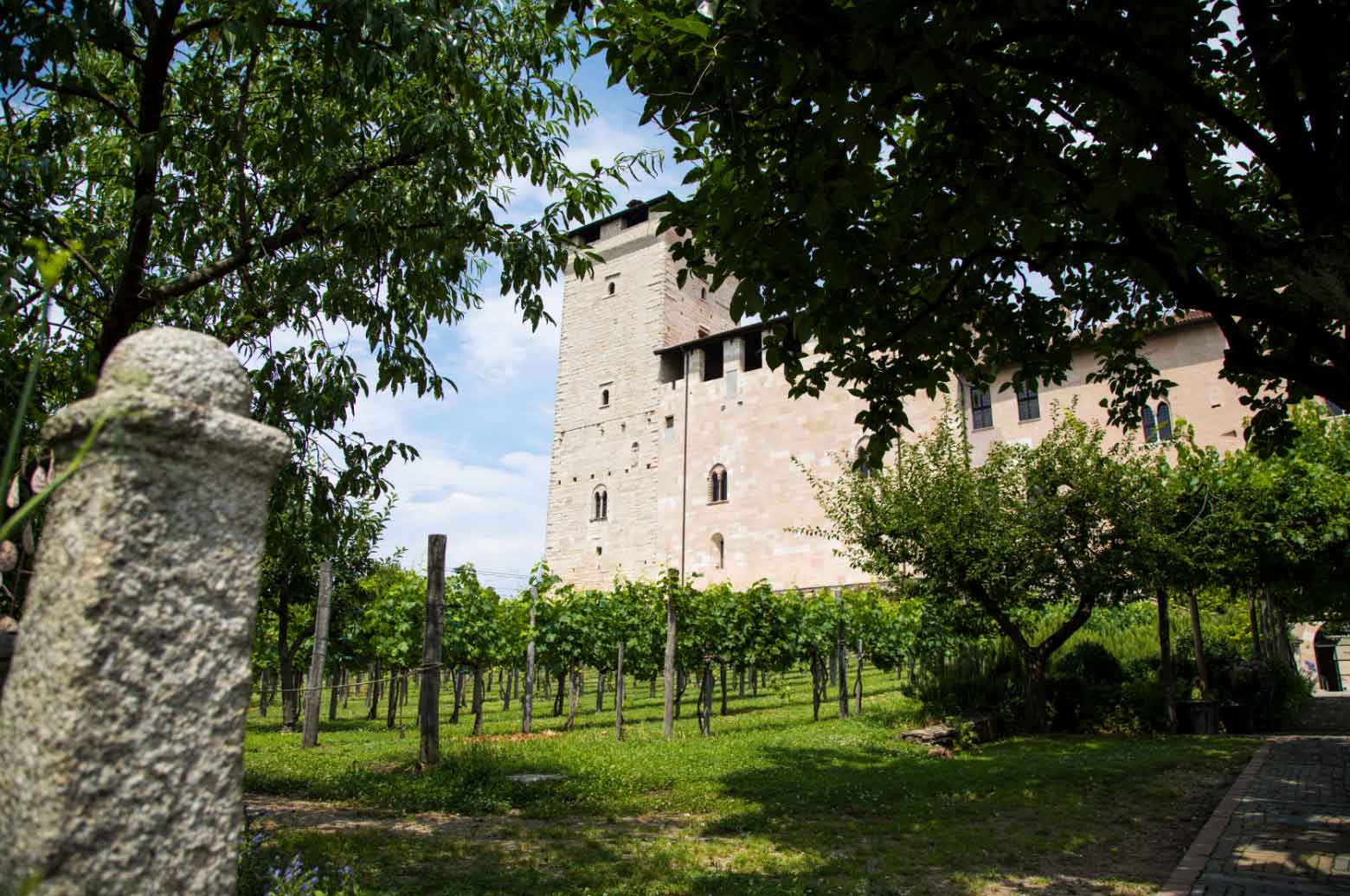 IL GIARDINO MEDIEVALE DELLA ROCCA DI ANGERA