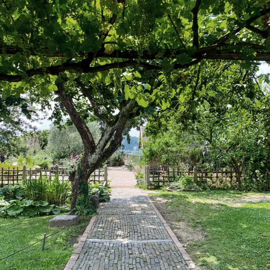 IL GIARDINO MEDIEVALE DELLA ROCCA DI ANGERA