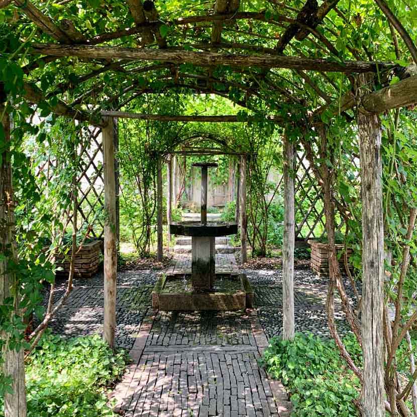 IL GIARDINO MEDIEVALE DELLA ROCCA DI ANGERA