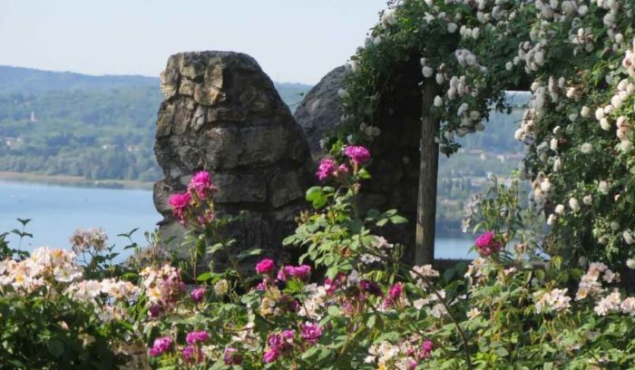 IL GIARDINO MEDIEVALE DELLA ROCCA DI ANGERA